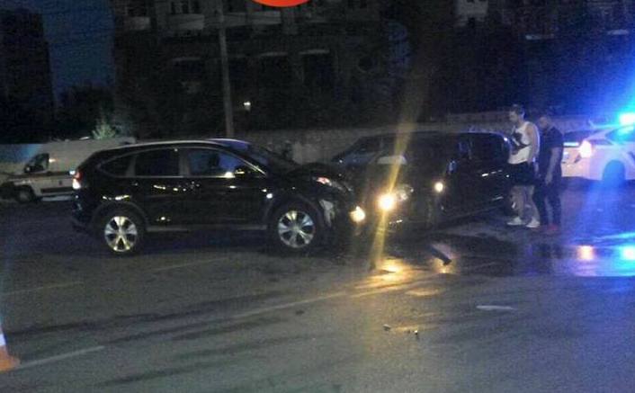 ДТП в Голосеевском районе: машины столкнулись лоб в лоб (фото)