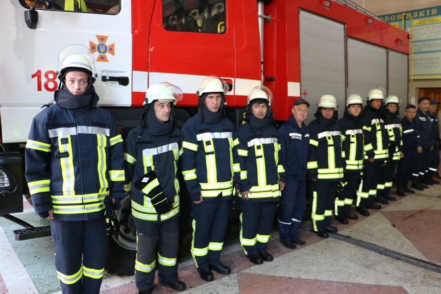 Немцы одели киевских пожарных
