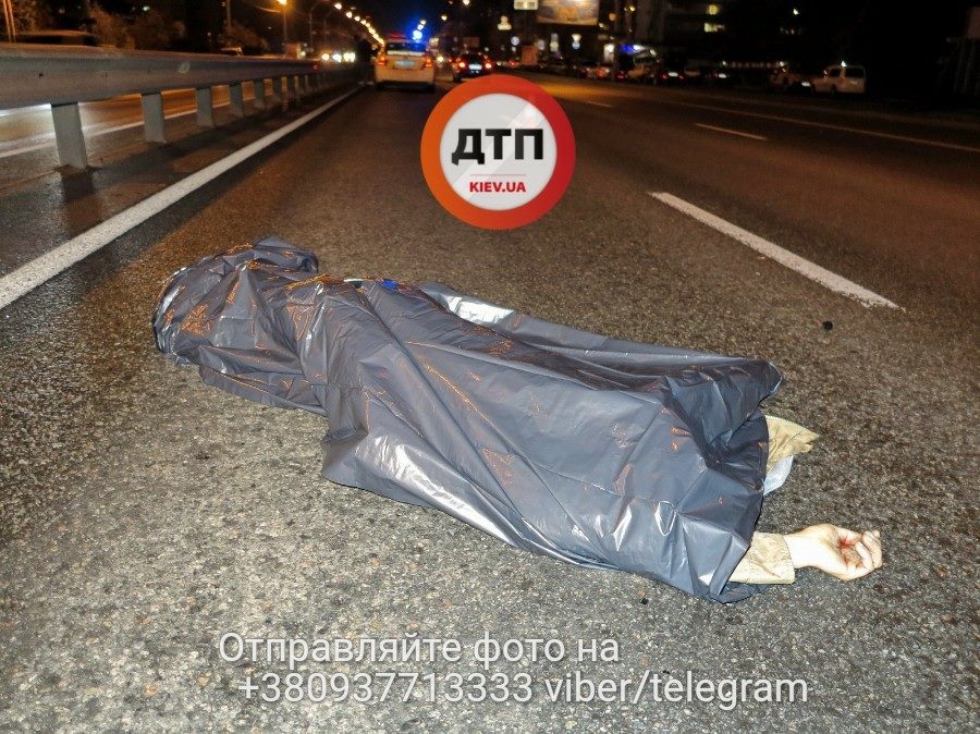 У метро Святошин насмерть сбит пешеход (фото)
