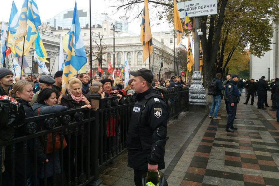 В центре Киева продолжаются протесты (фото)