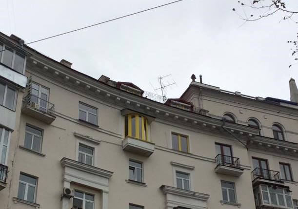 В центре Киева на здании появился царь-балкон