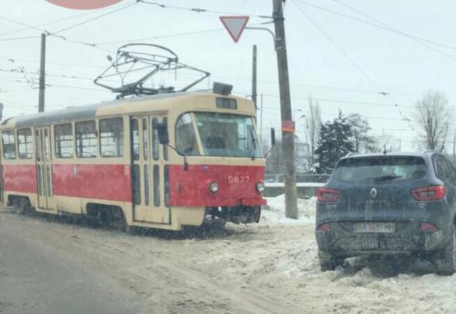 Герой парковки остановил трамваи на Шулявке