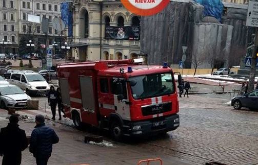 В центре Киева спешно эвакуируют людей (фото)