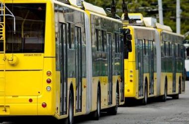 Водитель троллейбуса рискнул жизнями пассажиров (видео)