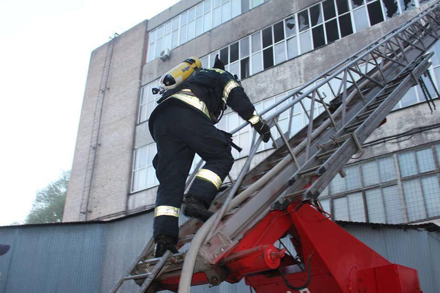 В Киеве горела обувная фабрика