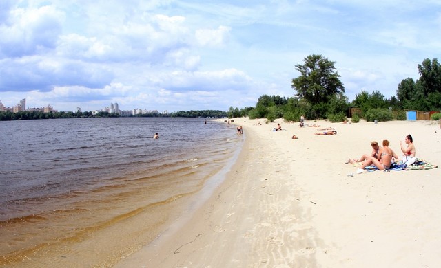 В Киеве обновили городские пляжи