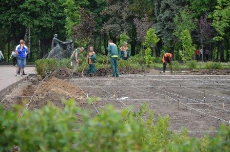 Зеленый лабиринт и велодорожки: парк на Отрадном капитально обновят