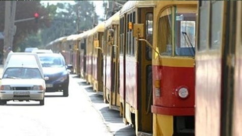 Из-за неадекватной женщины на Дарнице остановились трамваи