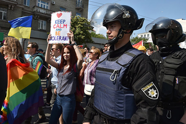История парадов ЛГБТ в Киеве (фото)
