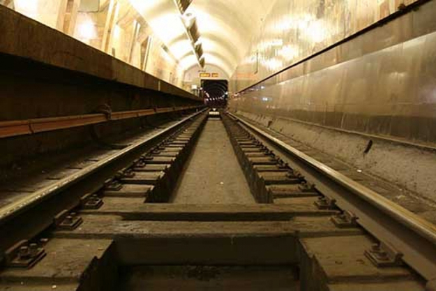 Прыжки под поезд. Новое развлечение киевских экстремалов