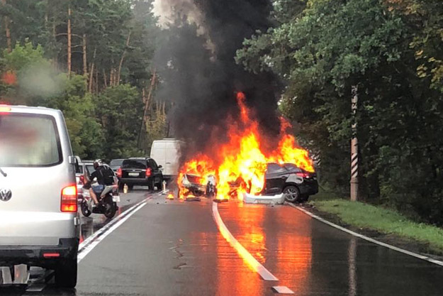 В Киеве в автомобилях сгорело три человека (видео)