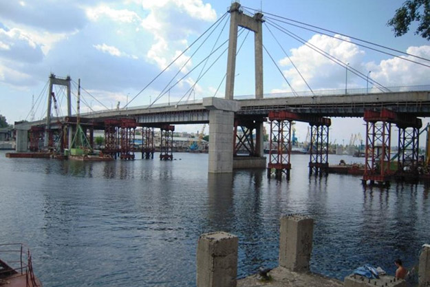 Что осталось от Рыбальского моста в Киеве. Фоторепортаж