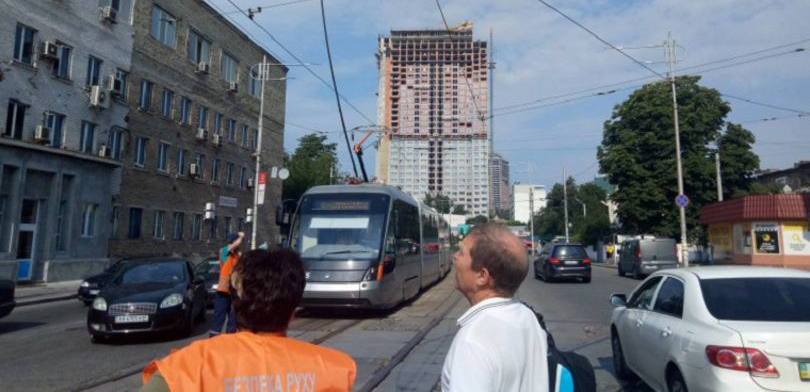 На Жилянской оборвались трамвайные провода