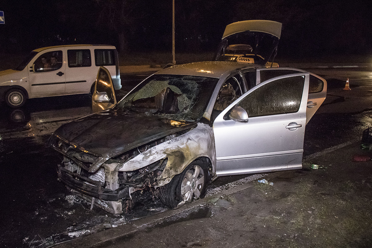 В Киеве сгорел автомобиль такси