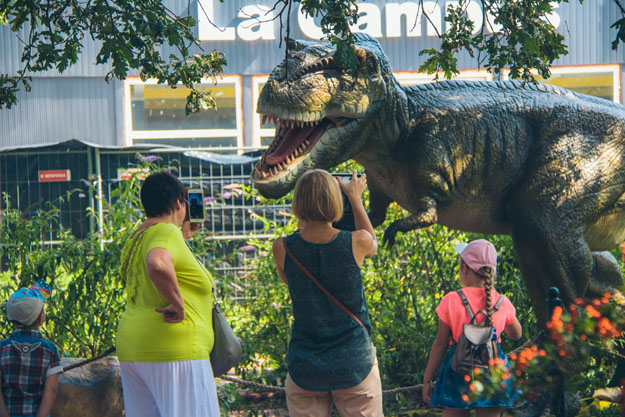 В Киеве открылся парк динозавров (фото)