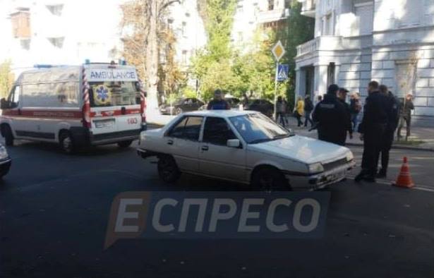 В центре Киева Mitsubishi сбил женщину