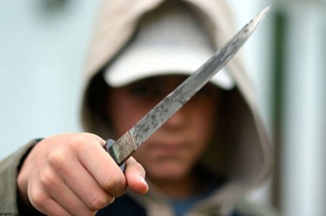 В Киеве подростка ударили ножом