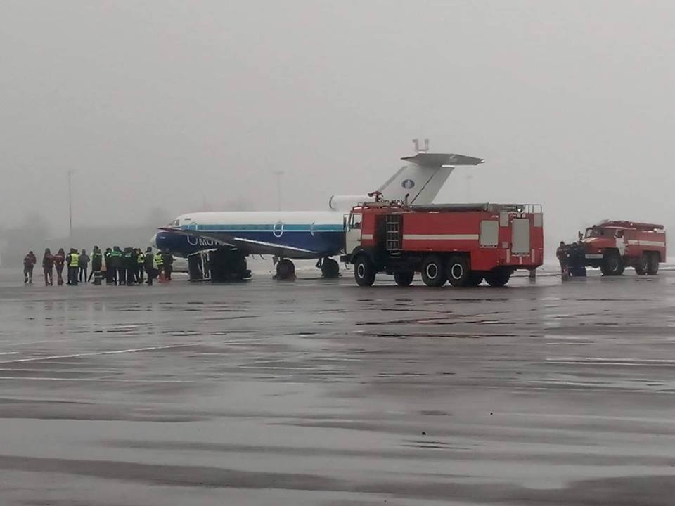 В Жулянах в аварию попал пассажирский самолет