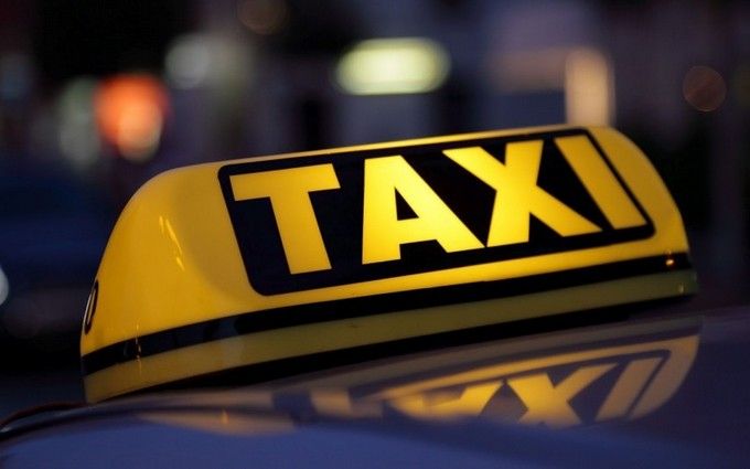 В Киеве таксист обобрал пассажира