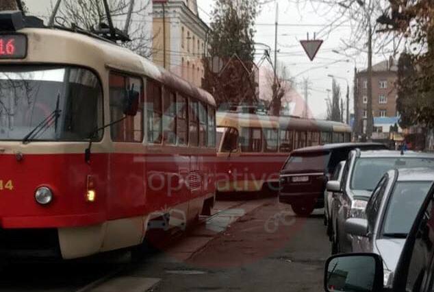 Из-за ДТП на Подоле остановились трамваи