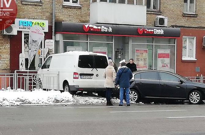 Пьяный водитель Volkswagen влетел в магазин