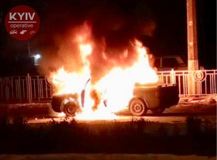 Ночью на Чоколовке сгорел автомобиль