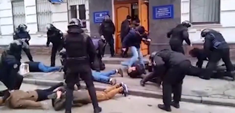 В Киеве ищут свидетелей захвата полицейского управления