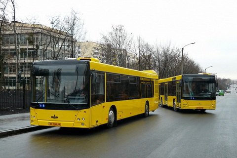В Киеве стреляли в автобус (видео)