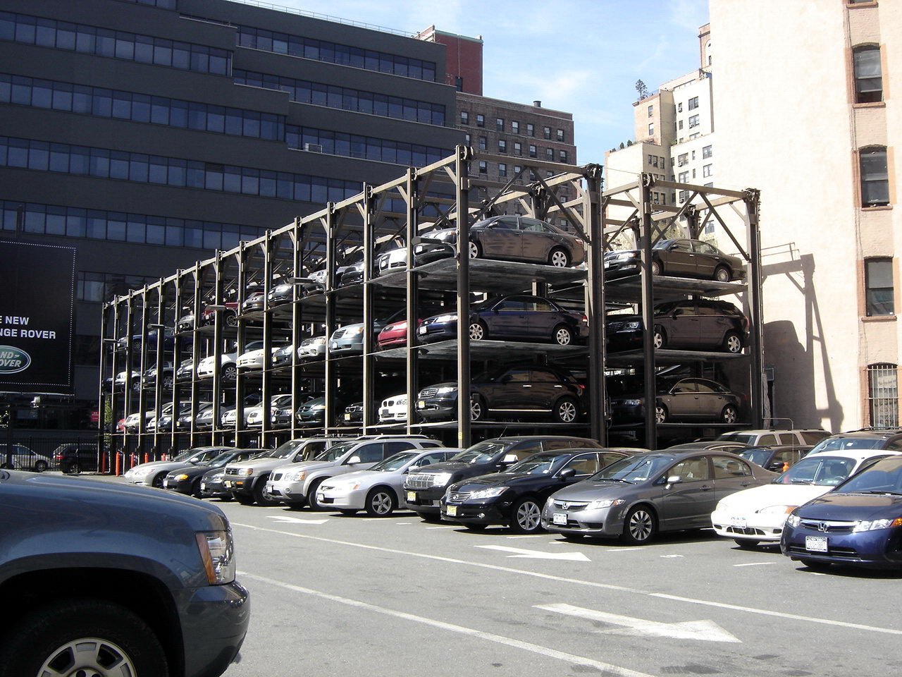 В центре столицы появятся многоэтажные парковки