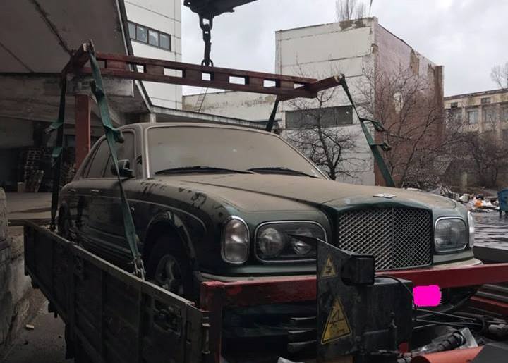 В Киеве бросили редкий Bentley