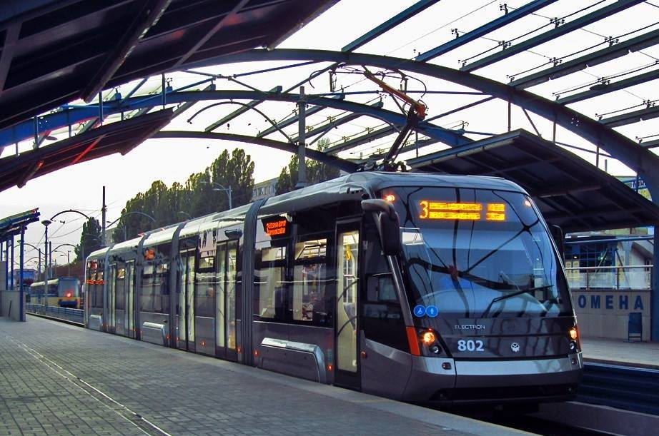 В Киеве капитально обновили станции скоростного трамвая