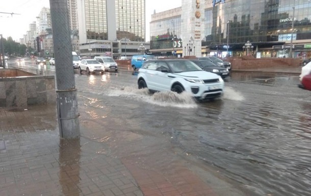 В Киеве – потоп (видео)