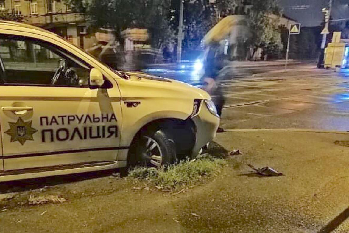 В Киеве полицейские разбили автомобиль