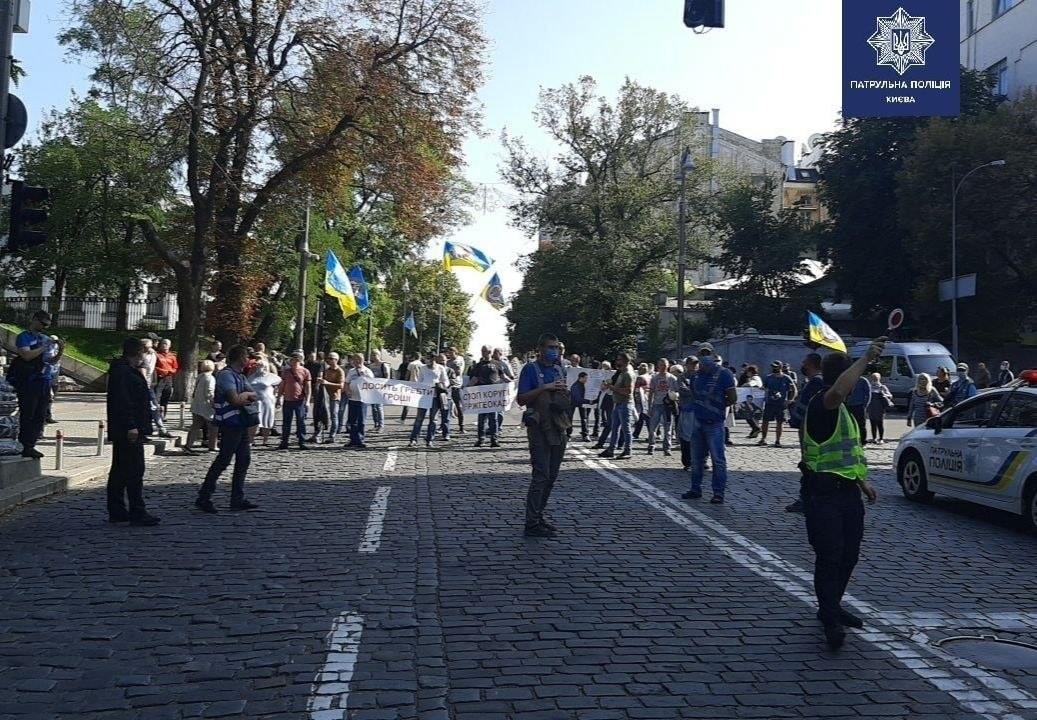 В центре Киева митингующие перекрыли дорогу