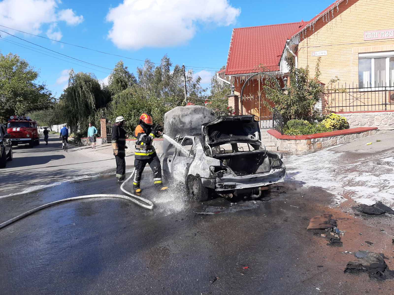 Под Киевом сгорел легковой автомобиль