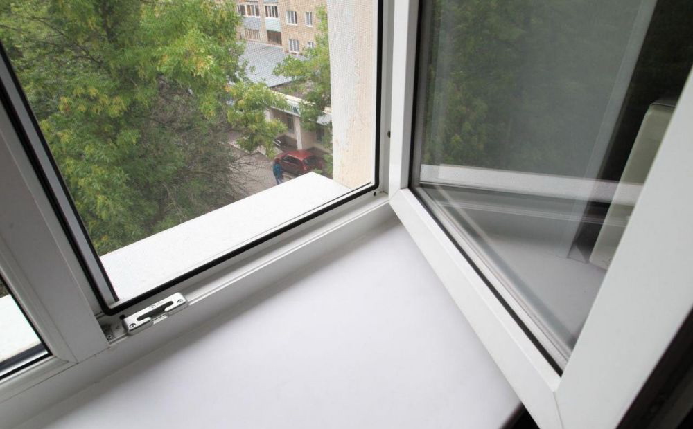 Под Киевом погиб выпавший из окна ребенок