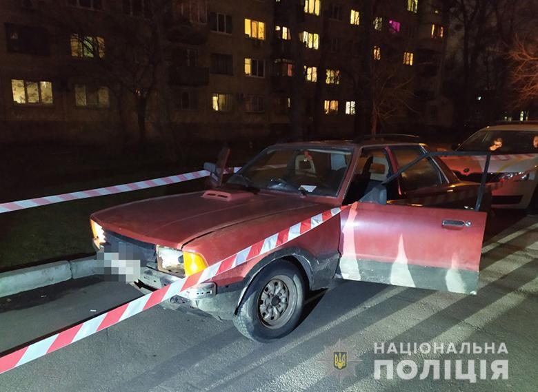 Киевлянин хотел продать автомобиль и стал жертвой вооруженного грабителя