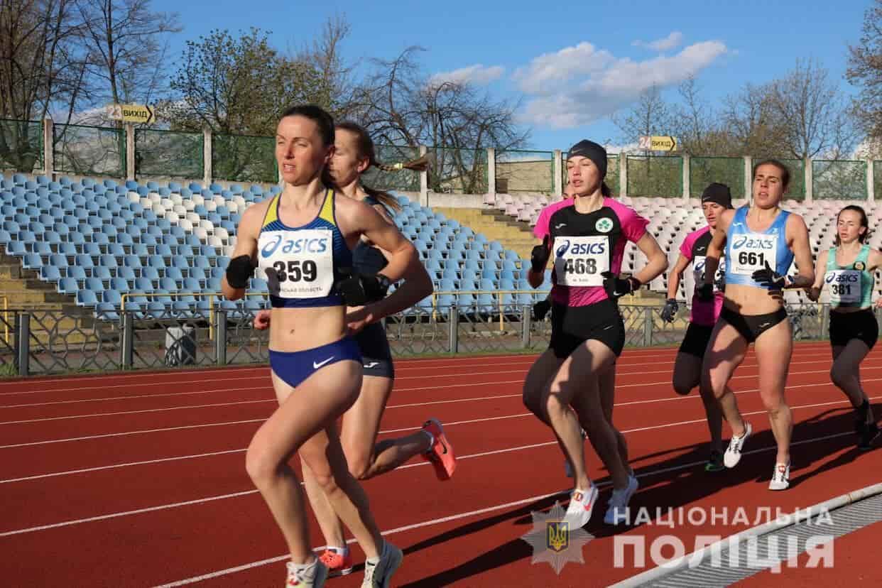 Полицейские Киевской области завоевали медали на чемпионате Украины по бегу