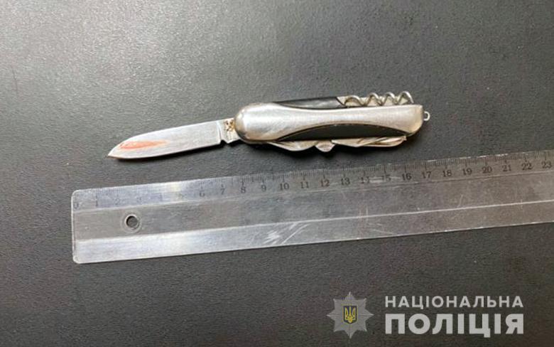 В Киеве двое грабителей с ножом напали на прохожего. Суд вынес приговор