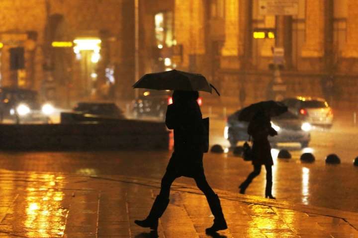 Сегодня в Киеве весь день будет идти дождь. Большая роса – к высокому урожаю огурцов