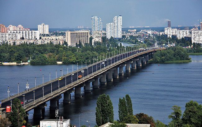 В Киеве под мостом Патона произошла коммунальная авария