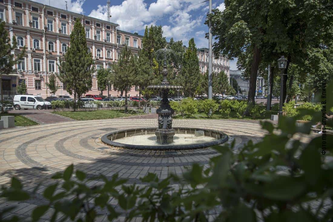 В центре Киева реконструировали сквер (фото, видео)