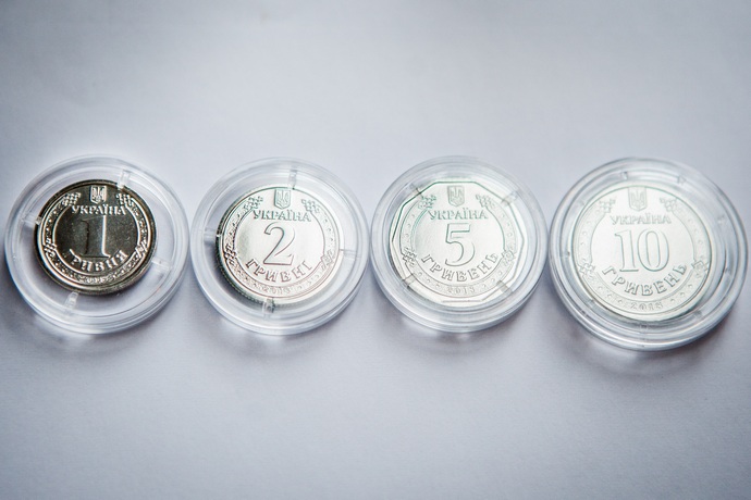 Завалили жалобами. Национальный банк согласился  изменить дизайн монет номиналом в одну и две гривны (видео)