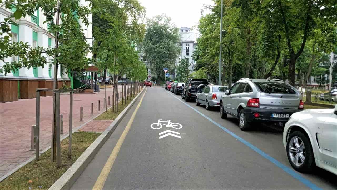 В Киеве появился участок совмещенного движения мототранспорта и велосипедов