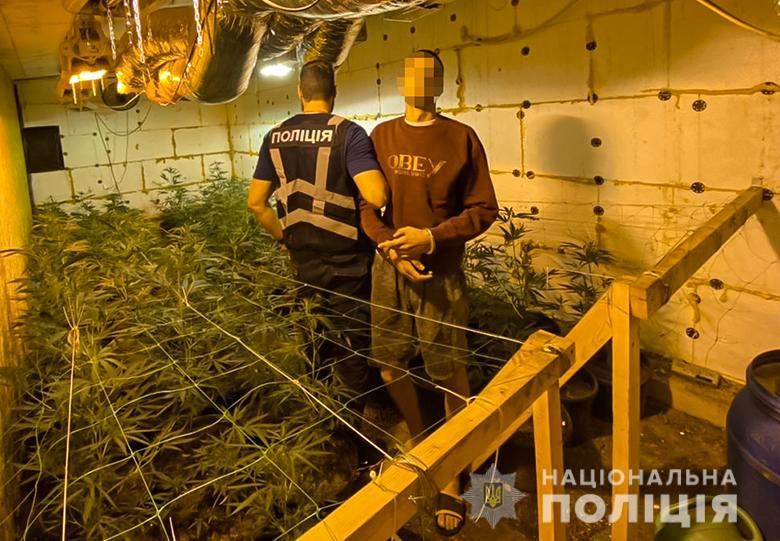 Киевские полицейские перекрыли канал сбыта наркотиков из Житомира в столицу