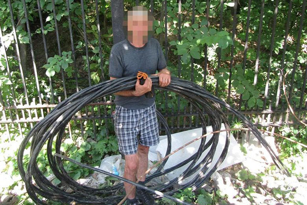 В Киеве приезжий украл кабель электропередач