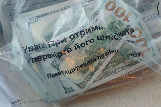 В Киеве мошенник выманил у доверчивого горожанина более 28 тысяч долларов (видео)