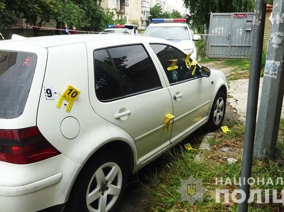 В Киеве двое приезжих обстреляли автомобиль и пытались скрыться (видео)