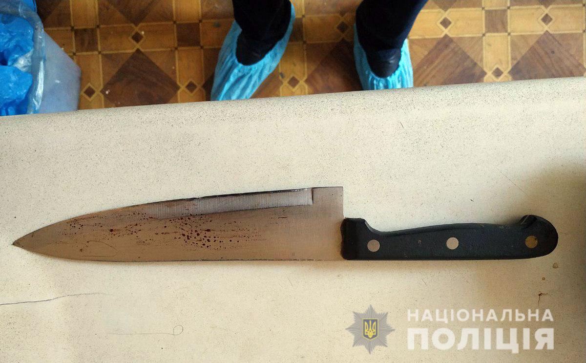 Киевлянин ударил ножом собственную мать