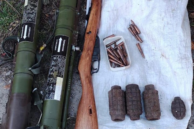 Киевский полицейский организовал преступную группировку, которая занималась продажей оружия и боеприпасов